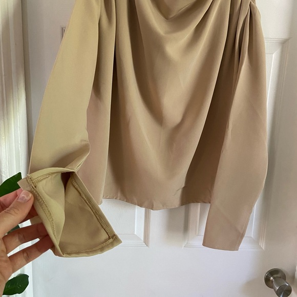 NWOT Artsy and Elegant Beige Women's Top - Picture 3 of 4